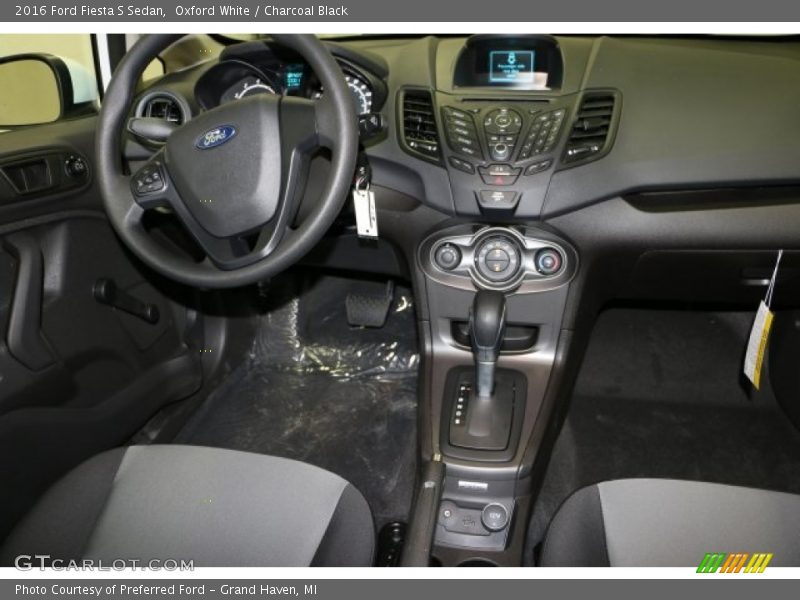 Oxford White / Charcoal Black 2016 Ford Fiesta S Sedan