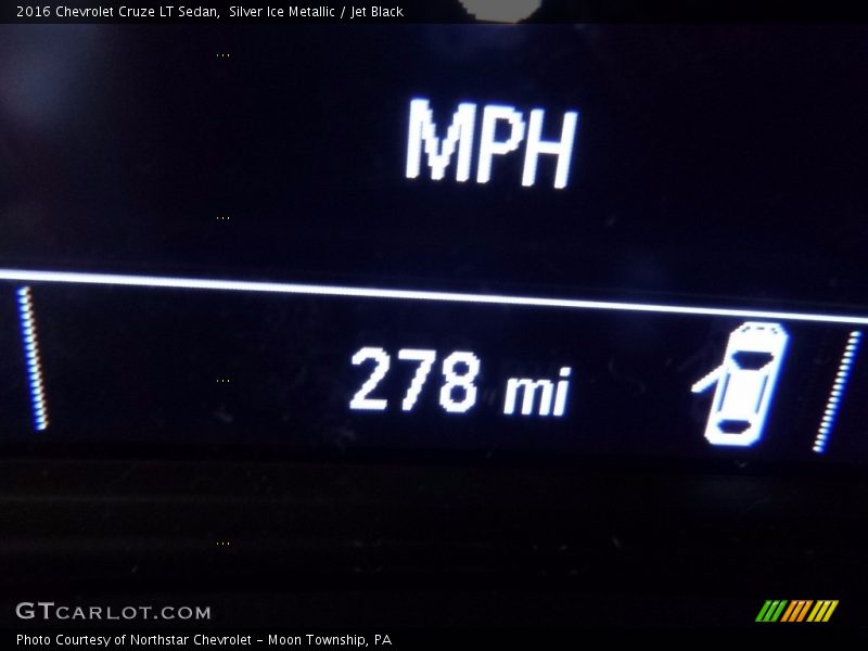 Silver Ice Metallic / Jet Black 2016 Chevrolet Cruze LT Sedan