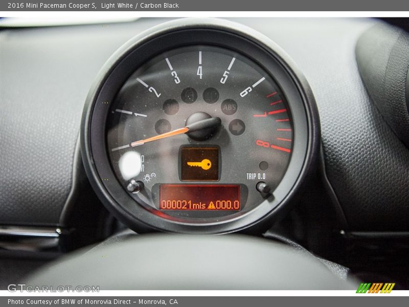 Light White / Carbon Black 2016 Mini Paceman Cooper S