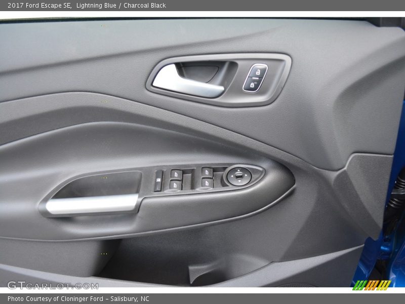 Lightning Blue / Charcoal Black 2017 Ford Escape SE