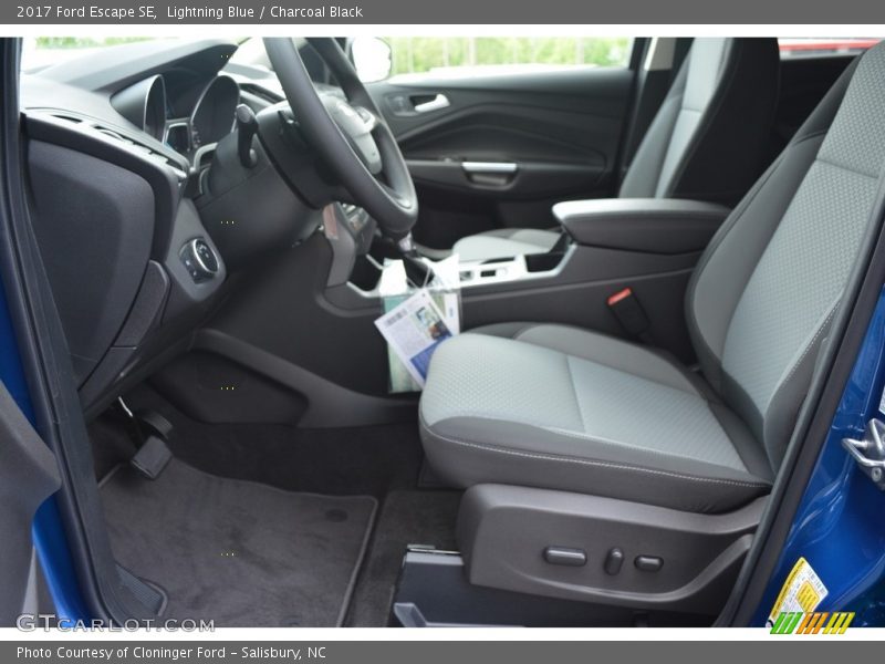 Lightning Blue / Charcoal Black 2017 Ford Escape SE
