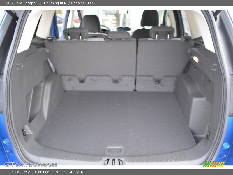 Lightning Blue / Charcoal Black 2017 Ford Escape SE