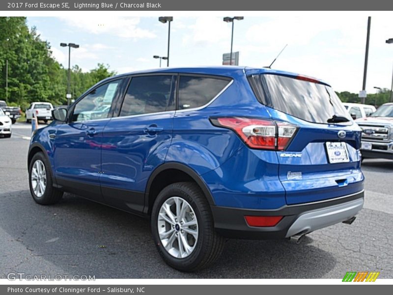 Lightning Blue / Charcoal Black 2017 Ford Escape SE