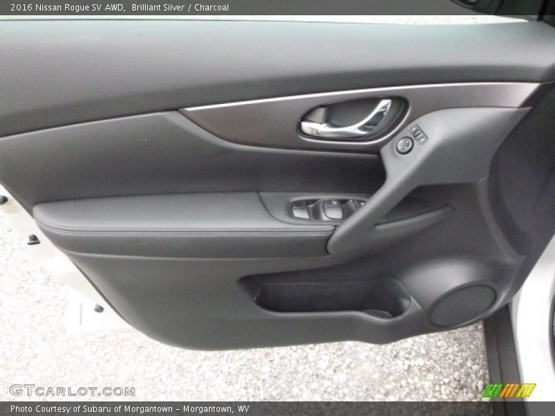 Brilliant Silver / Charcoal 2016 Nissan Rogue SV AWD