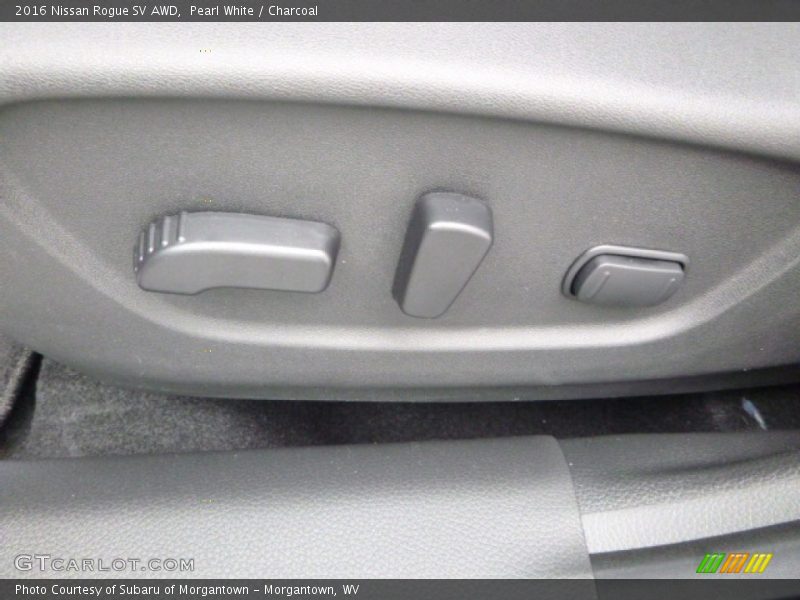 Pearl White / Charcoal 2016 Nissan Rogue SV AWD