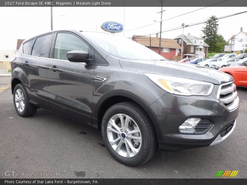 Front 3/4 View of 2017 Escape SE 4WD