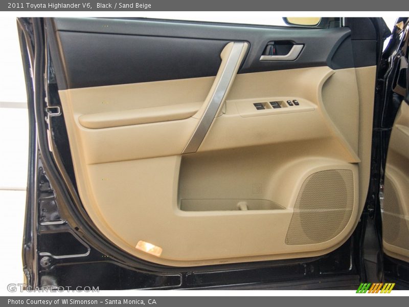 Black / Sand Beige 2011 Toyota Highlander V6