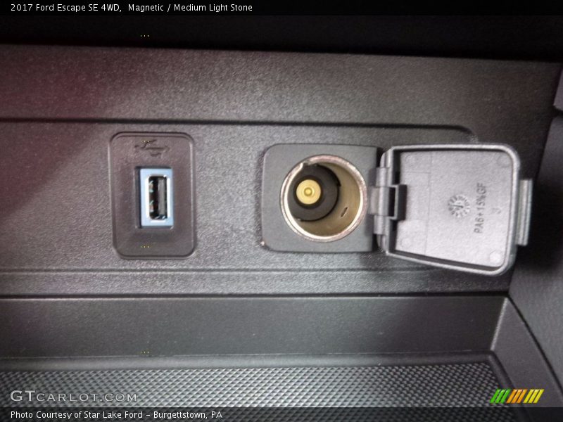 Magnetic / Medium Light Stone 2017 Ford Escape SE 4WD