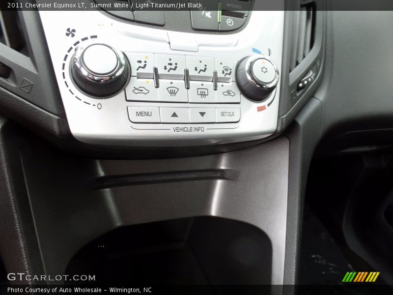 Summit White / Light Titanium/Jet Black 2011 Chevrolet Equinox LT