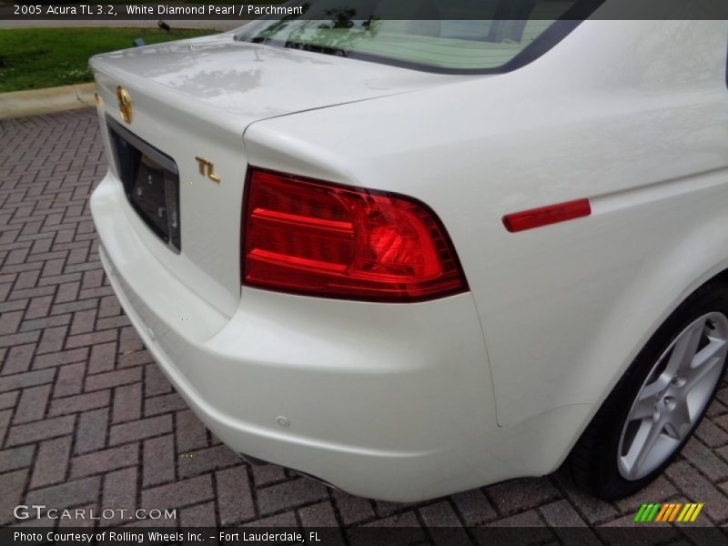 White Diamond Pearl / Parchment 2005 Acura TL 3.2