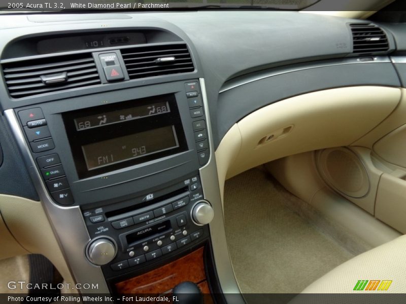 White Diamond Pearl / Parchment 2005 Acura TL 3.2