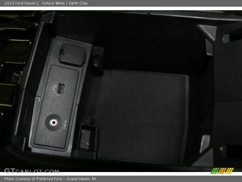 Oxford White / Earth Gray 2014 Ford Fusion S