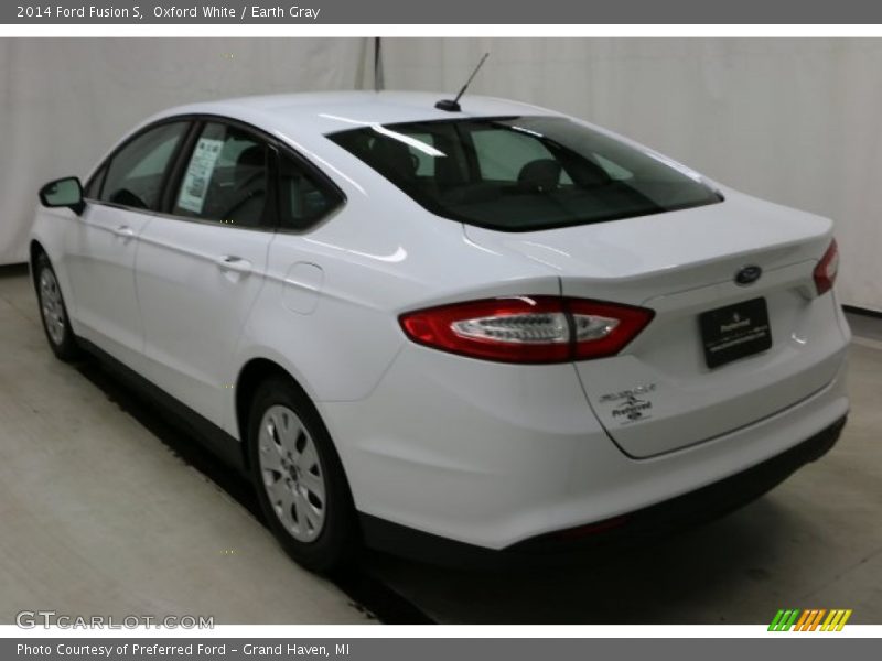 Oxford White / Earth Gray 2014 Ford Fusion S