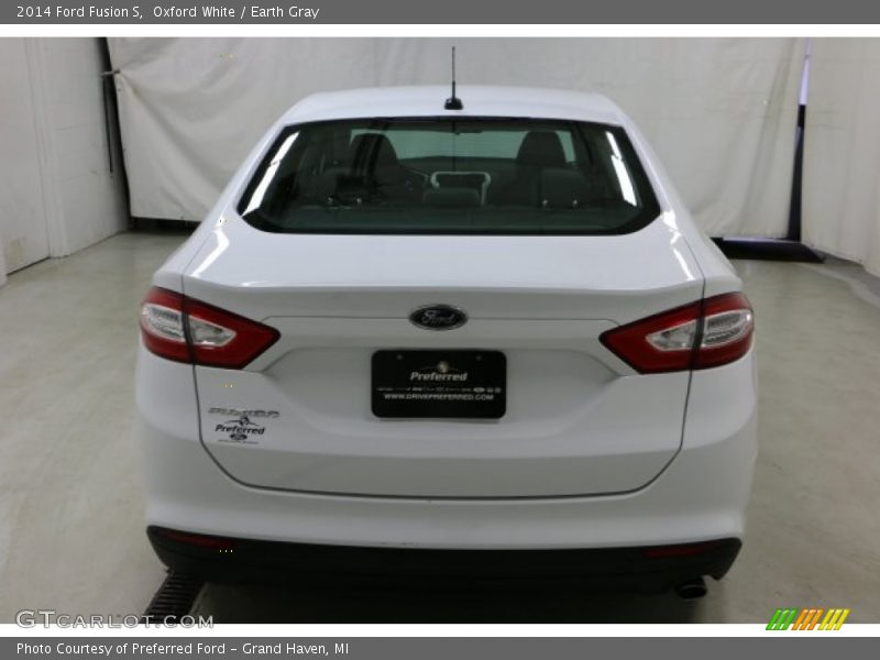 Oxford White / Earth Gray 2014 Ford Fusion S