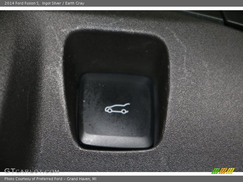 Ingot Silver / Earth Gray 2014 Ford Fusion S
