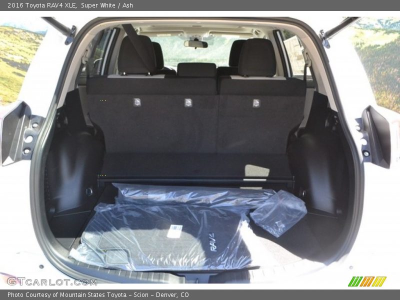 Super White / Ash 2016 Toyota RAV4 XLE