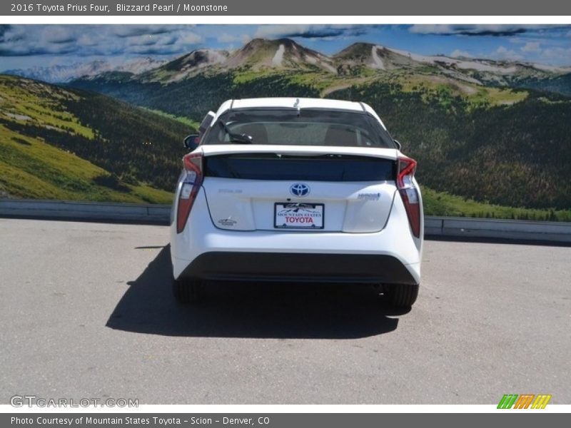 Blizzard Pearl / Moonstone 2016 Toyota Prius Four
