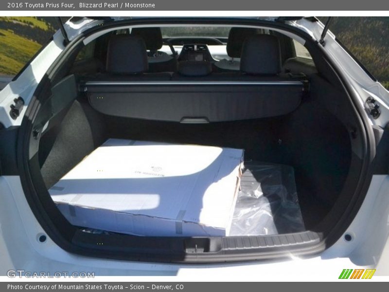 Blizzard Pearl / Moonstone 2016 Toyota Prius Four