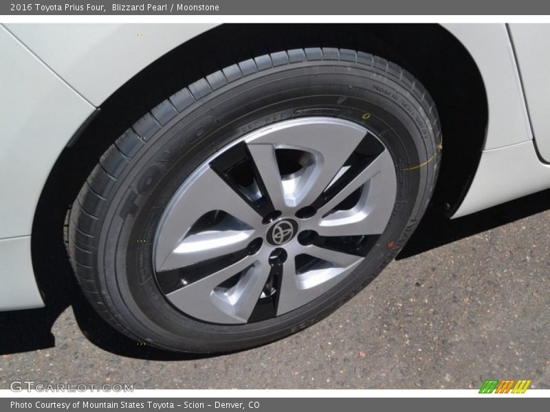 Blizzard Pearl / Moonstone 2016 Toyota Prius Four