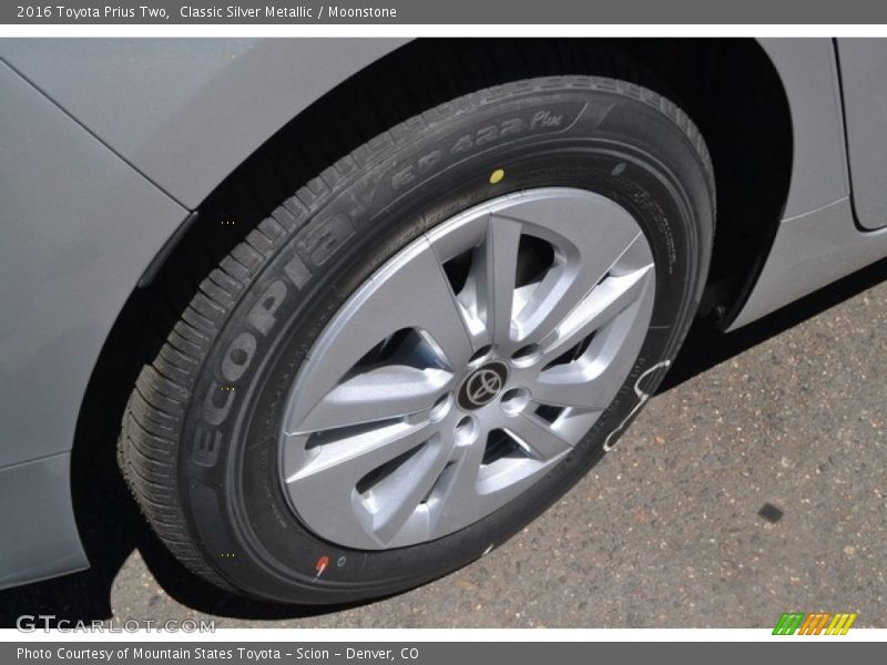 Classic Silver Metallic / Moonstone 2016 Toyota Prius Two