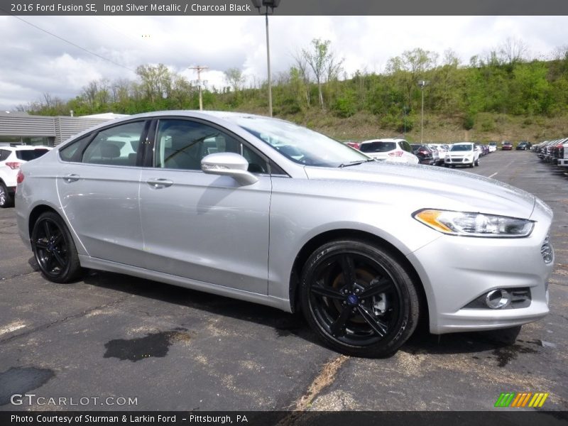 Ingot Silver Metallic / Charcoal Black 2016 Ford Fusion SE