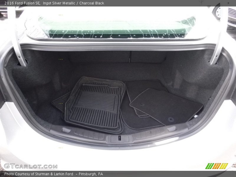 Ingot Silver Metallic / Charcoal Black 2016 Ford Fusion SE