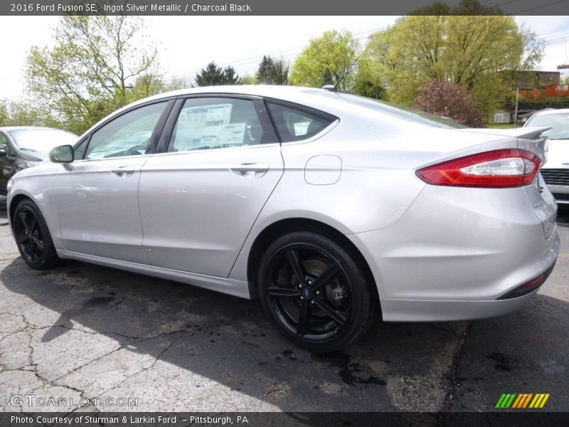 Ingot Silver Metallic / Charcoal Black 2016 Ford Fusion SE