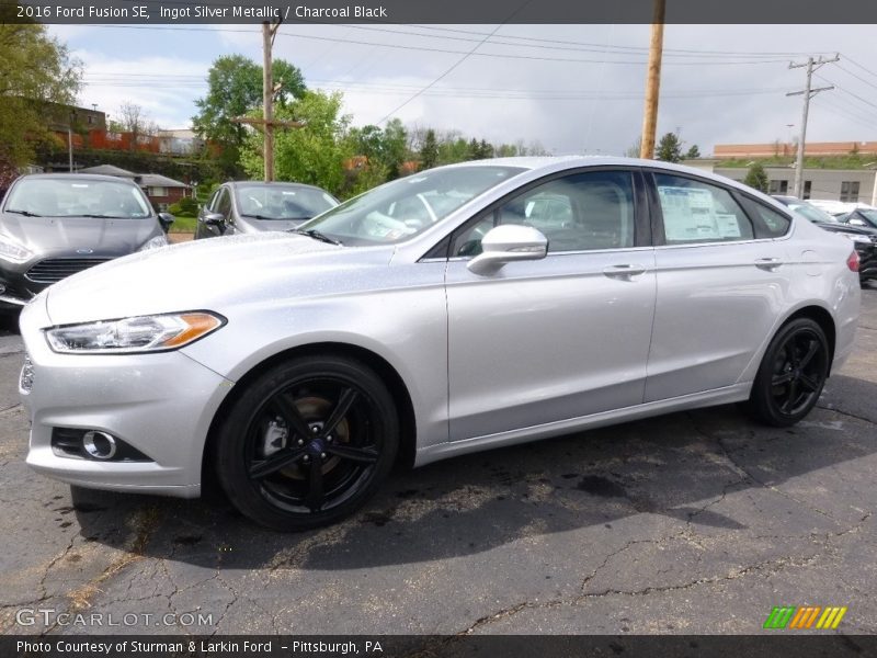 Ingot Silver Metallic / Charcoal Black 2016 Ford Fusion SE