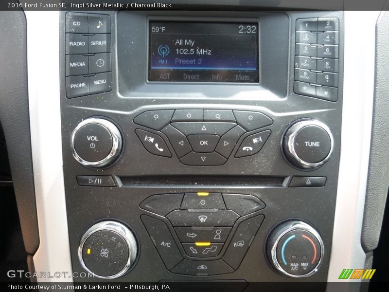 Ingot Silver Metallic / Charcoal Black 2016 Ford Fusion SE