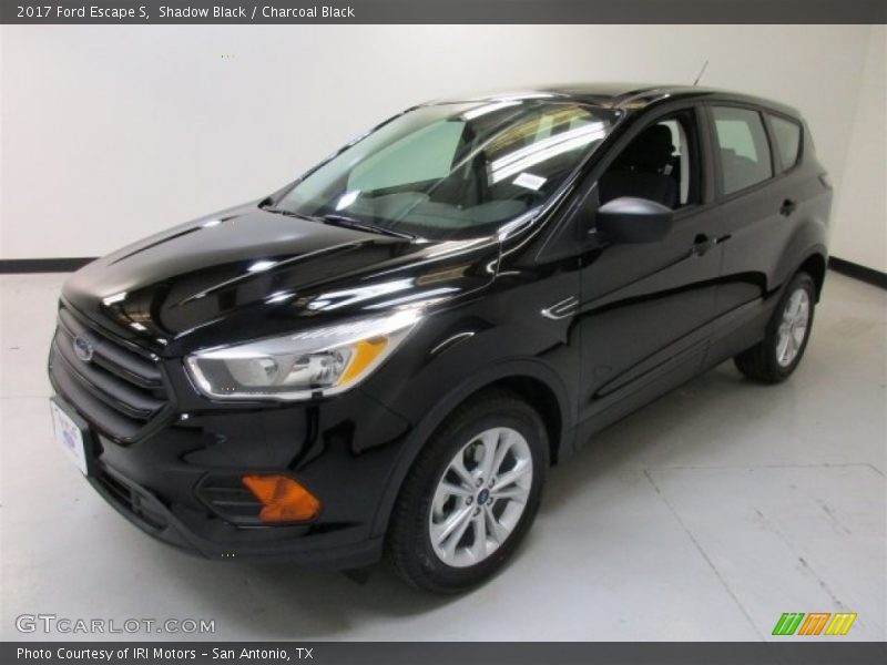 Front 3/4 View of 2017 Escape S