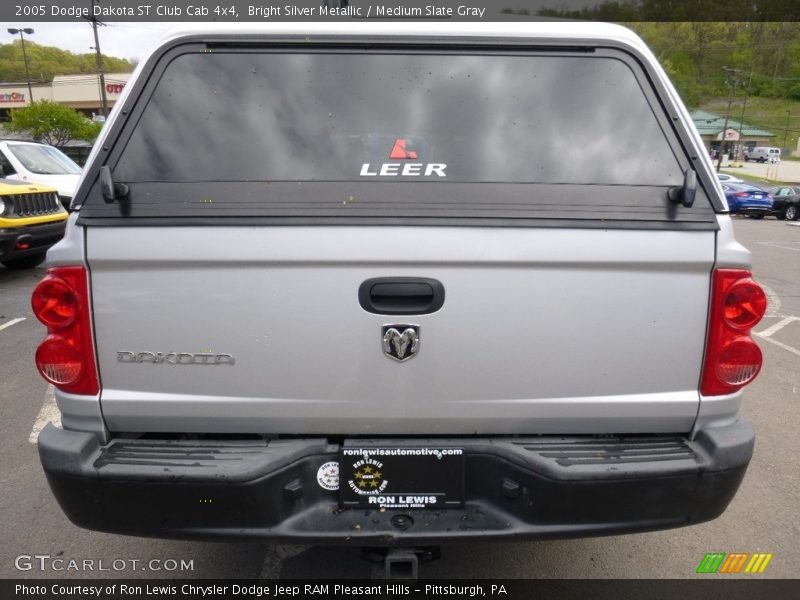 Bright Silver Metallic / Medium Slate Gray 2005 Dodge Dakota ST Club Cab 4x4