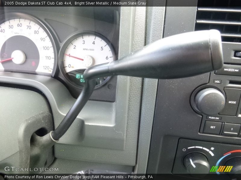 Bright Silver Metallic / Medium Slate Gray 2005 Dodge Dakota ST Club Cab 4x4