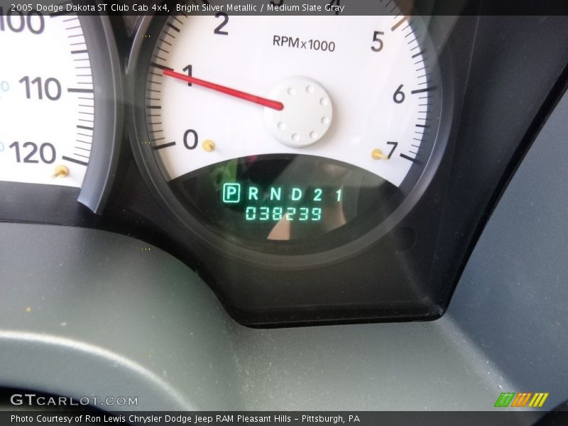 Bright Silver Metallic / Medium Slate Gray 2005 Dodge Dakota ST Club Cab 4x4