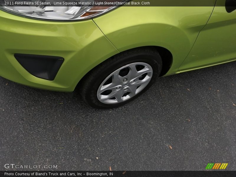 Lime Squeeze Metallic / Light Stone/Charcoal Black Cloth 2011 Ford Fiesta SE Sedan
