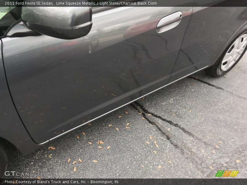 Lime Squeeze Metallic / Light Stone/Charcoal Black Cloth 2011 Ford Fiesta SE Sedan