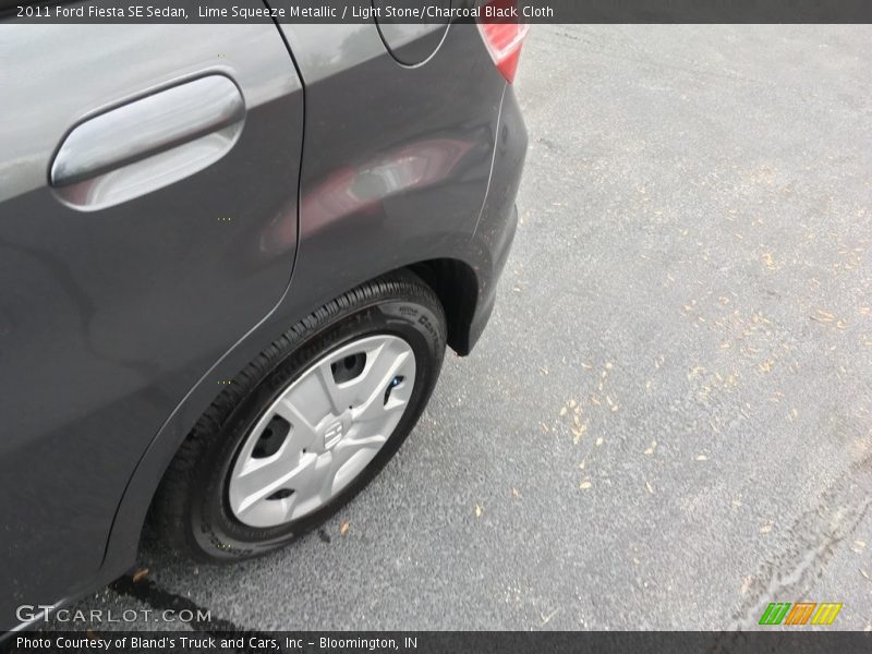 Lime Squeeze Metallic / Light Stone/Charcoal Black Cloth 2011 Ford Fiesta SE Sedan