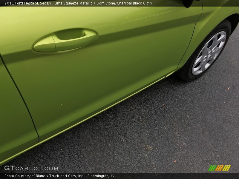 Lime Squeeze Metallic / Light Stone/Charcoal Black Cloth 2011 Ford Fiesta SE Sedan