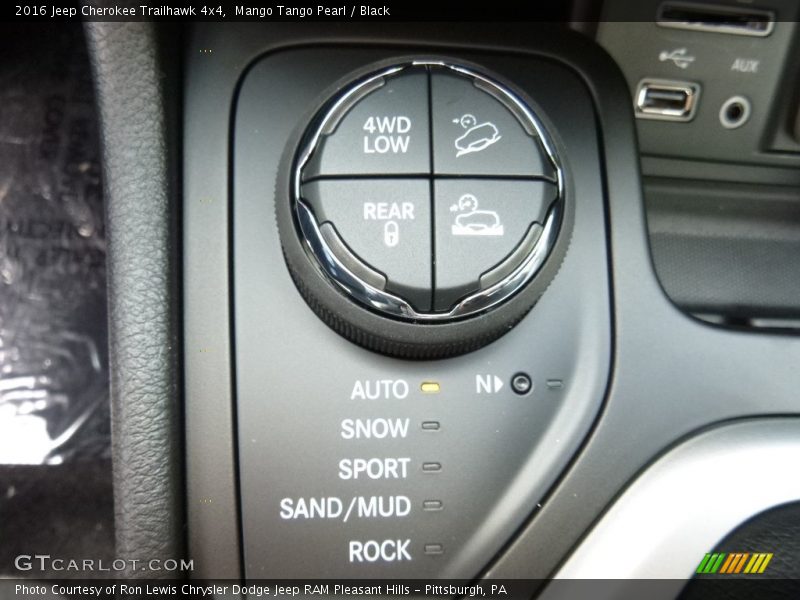 Mango Tango Pearl / Black 2016 Jeep Cherokee Trailhawk 4x4