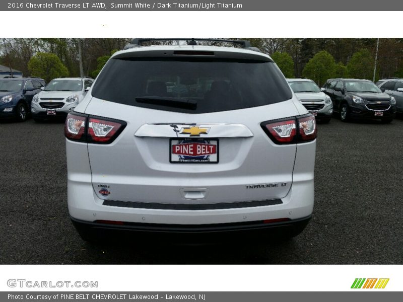 Summit White / Dark Titanium/Light Titanium 2016 Chevrolet Traverse LT AWD