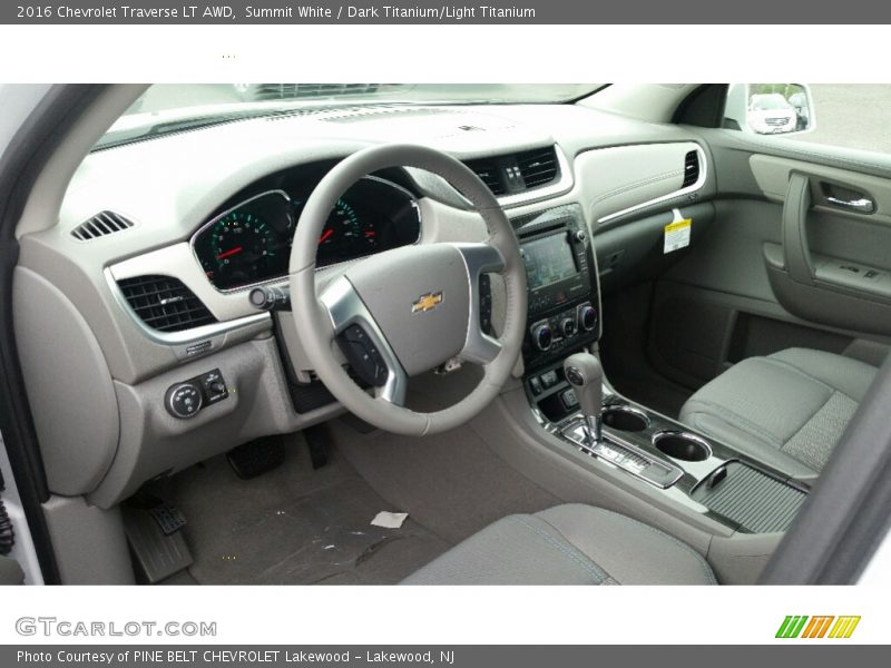 Summit White / Dark Titanium/Light Titanium 2016 Chevrolet Traverse LT AWD