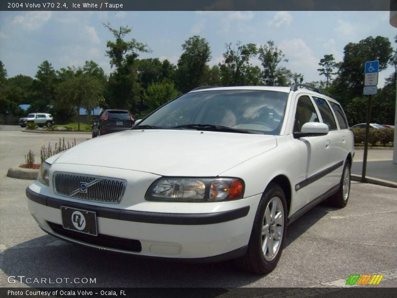 Ice White / Taupe 2004 Volvo V70 2.4