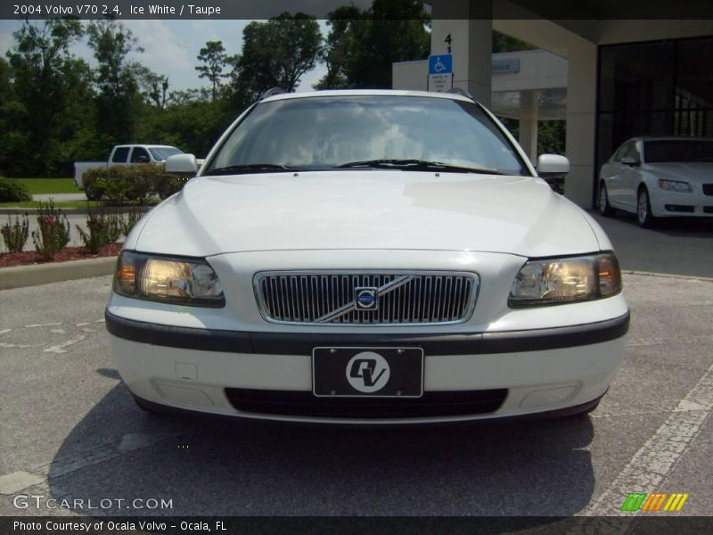 Ice White / Taupe 2004 Volvo V70 2.4