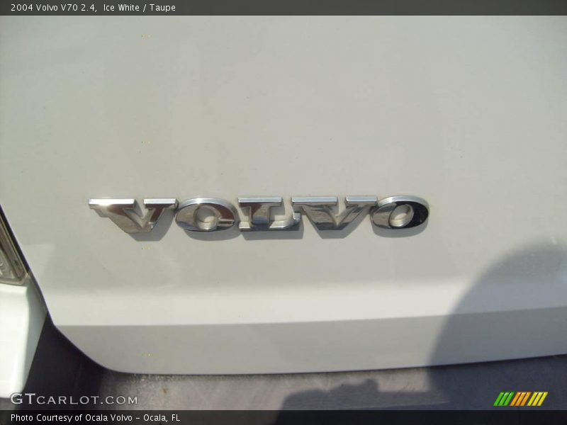 Ice White / Taupe 2004 Volvo V70 2.4