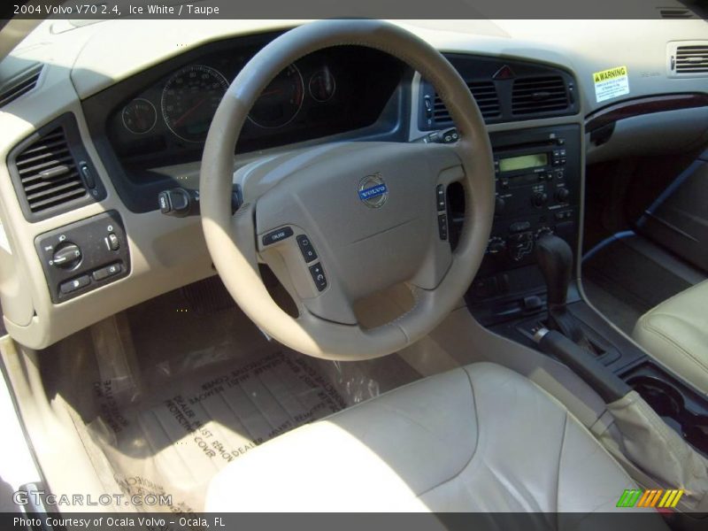 Ice White / Taupe 2004 Volvo V70 2.4