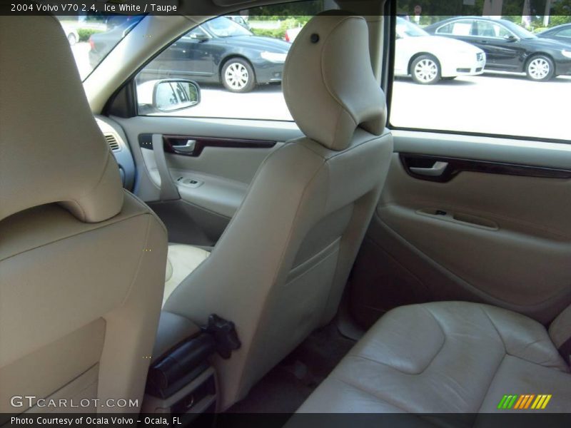 Ice White / Taupe 2004 Volvo V70 2.4