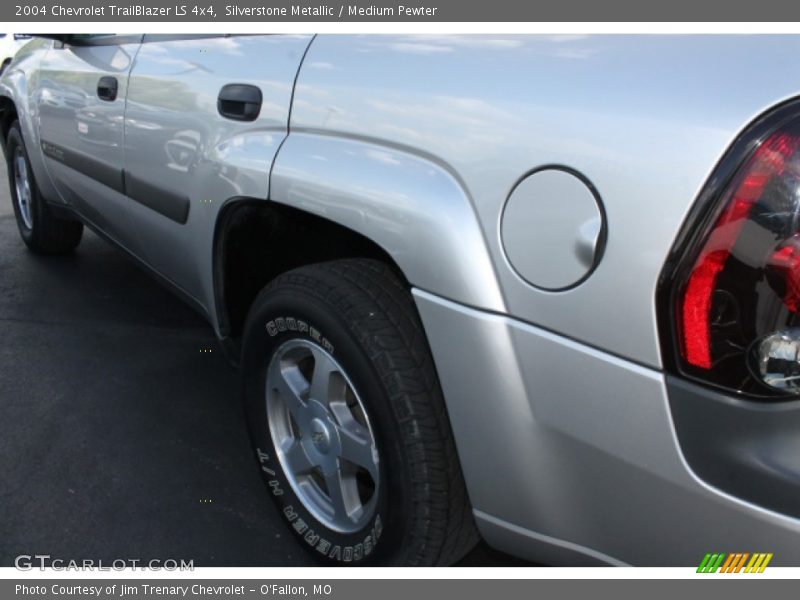 Silverstone Metallic / Medium Pewter 2004 Chevrolet TrailBlazer LS 4x4