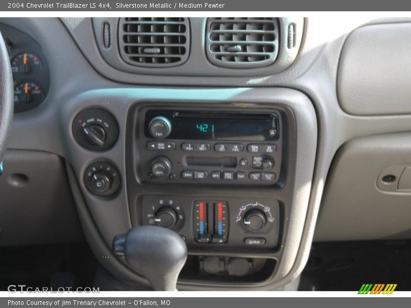 Silverstone Metallic / Medium Pewter 2004 Chevrolet TrailBlazer LS 4x4