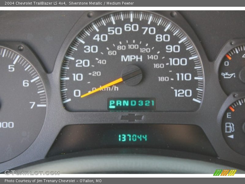 Silverstone Metallic / Medium Pewter 2004 Chevrolet TrailBlazer LS 4x4