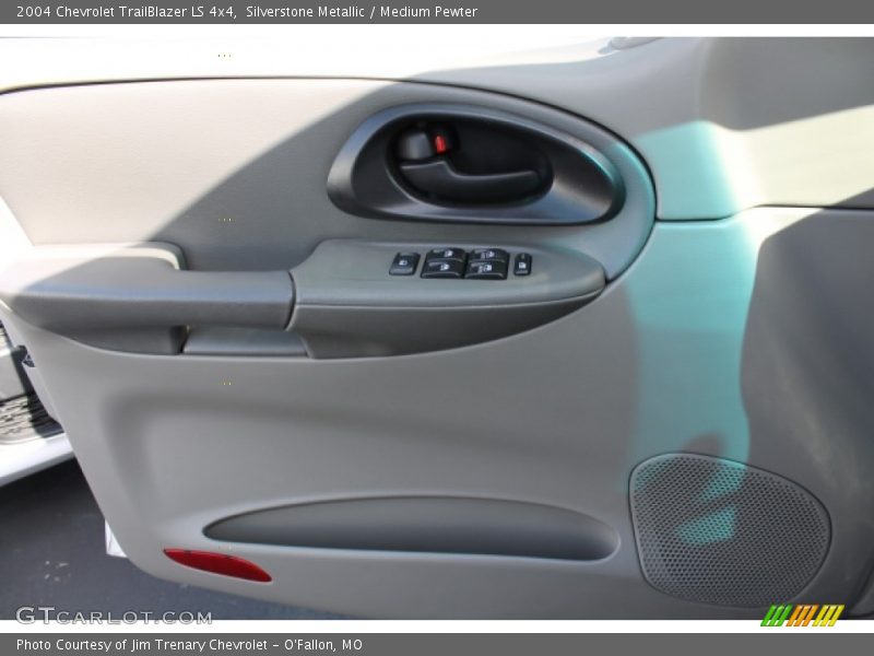 Silverstone Metallic / Medium Pewter 2004 Chevrolet TrailBlazer LS 4x4