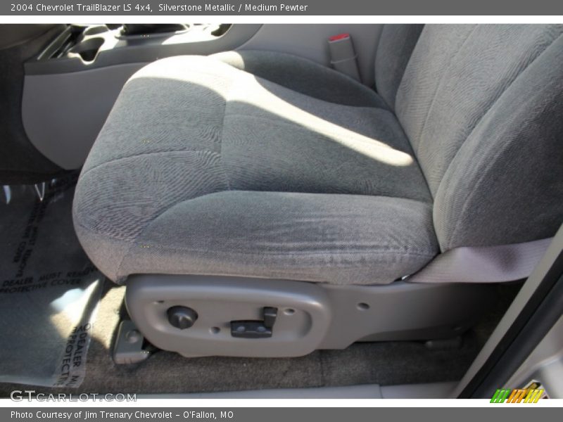 Silverstone Metallic / Medium Pewter 2004 Chevrolet TrailBlazer LS 4x4